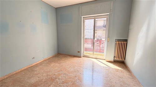 Zona Semi-Centrale, Appartamento di 4 Vani Oltre Accessori, Vano Deposito e Box Auto.